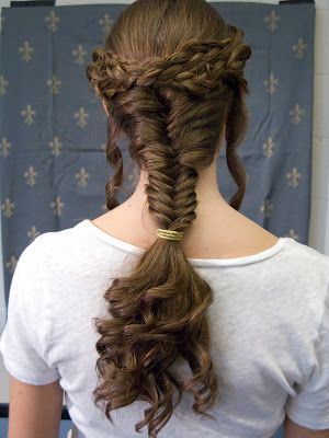 braid Erechtheion Temple, Makeup Masquerade, Greek Hairstyles, Greek Toga, Medieval Hair, Trojan Women, Roman Hairstyles, Greek Hair, Intricate Hairstyles