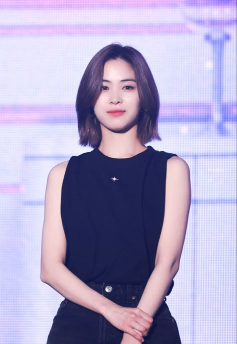 Korea Short Hair, Random Port, Korean Hairstyles, Kdrama Actress, Hair Style Korea, Korean Fashion Summer, Hair Set, Itzy Ryujin, Hair Setting