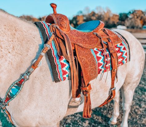 Barrel Saddle Pads, Western Horse Tack Sets Barrel Racing, Matching Tack Sets Western, Barrel Tack Sets, Horse Saddle Pads Western, Western Barrel Saddles, Cool Horse Tack, Barrel Horse Tack, Western Horse Tack Sets