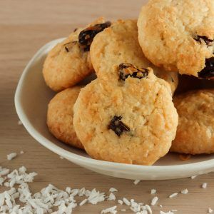 Coconut Raisin Cookies, Cookies With Raisins, Coconut Cookie, Gooey Butter Cookies, Cookie Do, Crinkle Cookies, Raisin Cookies, Mini Cookies, Coconut Recipes