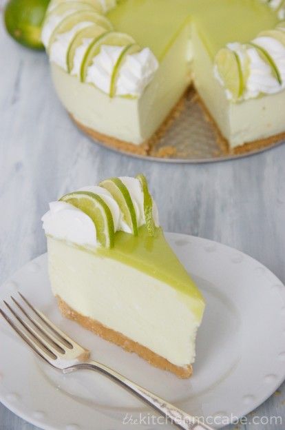 lime 1 Key Lime Mousse, Lime Mousse, Slice Of Cheesecake, Key Lime Recipes, Key Lime Desserts, Mousse Dolce, Mousse Pie, Lime Desserts, Mini Torte