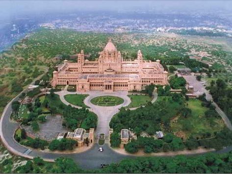 Indian Royal Palace, Indian Palace, Palace Design, Umaid Bhawan Palace, Brightening Skincare, Best Place To Visit, Luxury Houses Mansions, Palace Wedding, Houses Mansions