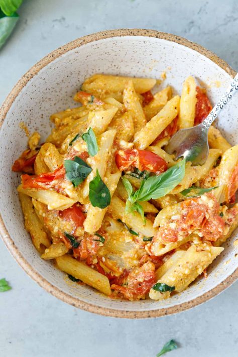 This Baked Feta Pasta With Cherry Tomatoes is a  Tik Tok, viral recipe that is worth trying. Made in the oven in a baking dish, by roasting a block of feta cheese with tomatoes, olive oil, garlic and seasoning to create a creamy and savory pasta sauce. Pasta With Cherry Tomatoes, Baked Feta Pasta, Feta Cheese Recipes, Tomato Pasta Recipe, Cherry Tomato Recipes, Pasta Varieties, Recipe Tiktok, Baked Feta, Cherry Tomato Pasta