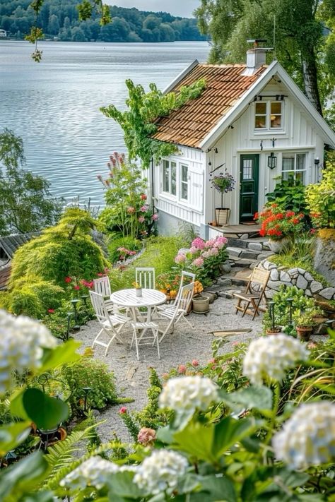 Junk Chic Cottage, Tiny Cottage, Dream Cottage, Lake Cottage, Cabins And Cottages, Shed Plans, Dream House Exterior, Alam Yang Indah, Pretty House