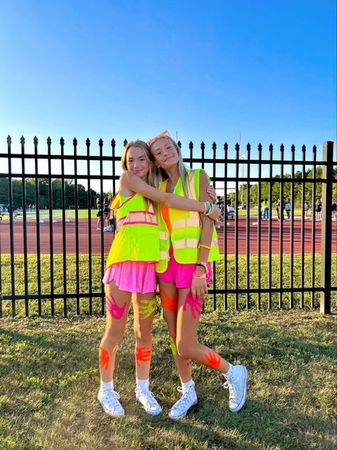 Spirt Week Ideas Neon, School Spirt Days Outfits, Neon Costume Ideas Outfit, Neon Group Outfits, Neon Student Section Outfits, Football Dress Up Themes, Jersey Night Theme Outfit, Neon Fnl Outfit, Bsf Halloween Outfit