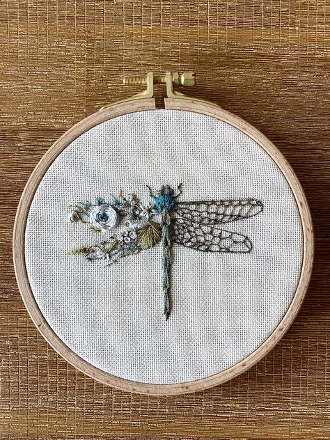 Dragonfly Hand Embroidery, Dragon Fly Embroidery Design, Dragonfly Embroidery Simple, Dragonfly Embroidery Pattern Free, Embroidery Dragonfly Pattern, Botanical Insects, Embroidery Bugs, Embroidery Dragonfly, Insects Embroidery