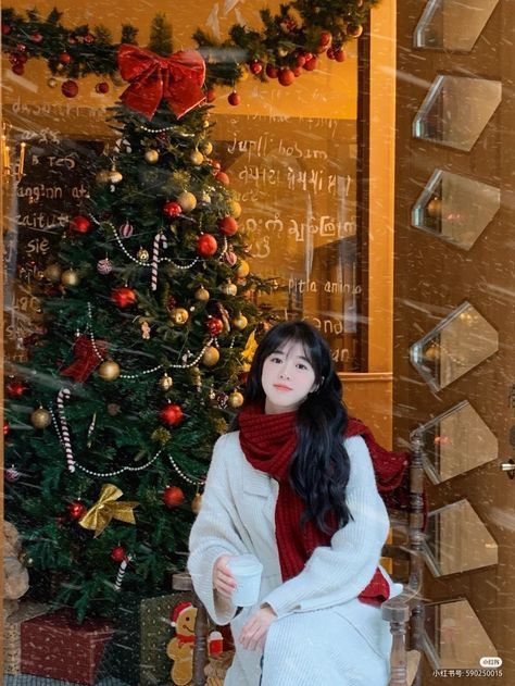 Christmas Ulzzang, Noel Outfit, Korean Christmas Outfit, Christmas Fashion Photography, Christmas Selfie, Christmas Instagram Pictures, Christmas Poses, Woman In Red, Red Tights