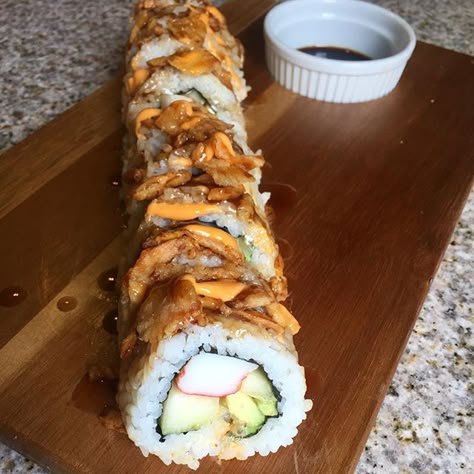 Crunch Sushi Roll, Crunchy Sushi Roll, Crunch Roll Sushi, Fusion Sushi, Shrimp Sushi Rolls, Resep Sushi, Salmon Sushi Rolls, California Roll Sushi, Sushi Recipes Homemade