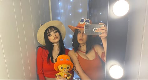 Luffy Halloween Costume Girl, Cosplay Duo Ideas Anime, Ace Female Cosplay, Luffy Girl Cosplay, Luffy Female Cosplay, Luffy Cosplay Female, Luffy Halloween Costume, One Piece Cosplay Female, Luffy Costume