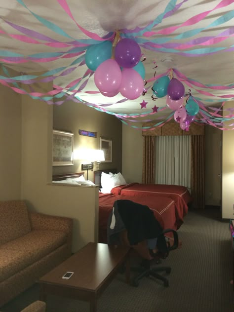 Birthday party in a hotel room! #invertedballons #streamers #girlsbirthday Balloons And Streamers, Hotel Birthday Parties, Birthday Decorations At Home, Twin Birthday Parties, Birthday Room Decorations, Birthday Party At Home, Party Hotel, Sleepover Birthday Parties, Anniversaire Diy