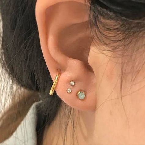 Lobe Piercings Ideas, Lobe Piercing Ideas, 3 Lobe Piercings, Earlobe Piercings, Minimalist Ear Piercings, Ear Piercing Studs, Ear Lobe Piercings, Lobe Piercings, Ear Art