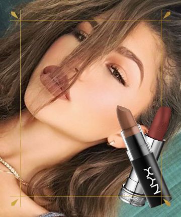 Zendaya's Warm Brown Lipstick Best Brown Lipstick, Brown Lipstick Makeup, Brown Lipstick Shades, Brown Matte Lipstick, Nyx Matte, Lipstick For Fair Skin, Nyx Lipstick, Celebrity Makeup Looks, Beauty Corner