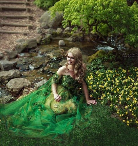 he royal tulip park in Holland is a living fairy tale! Model Renata M Keller Manager @artphotoproject  Mua @marussia_muah  Dress Fairy Dress Plus Size, Emerald Green Dress Prom, Green Dress Prom, Jungle Fairy, Prom Dresses Floral, Women Evening Dresses, Emerald Green Prom Dress, Emerald Green Dress, Enchanted Wood