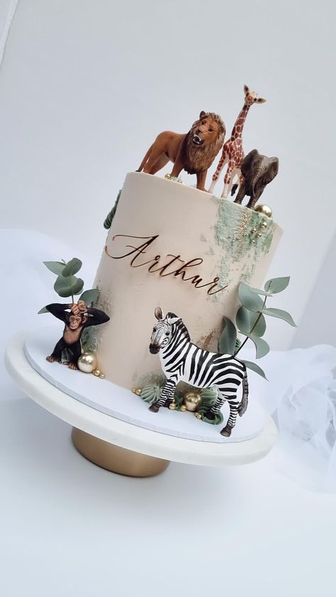 Pastel Wild One Birthday Party, Wild One 1st Birthday Cake, Safari Animal Birthday Cake, Birthday Cake Safari Theme, Wild One Baby Shower Cake, Two Wild Birthday Cake Boy, Diy Safari Cake, Wild And 3 Birthday Party Boy, Safari Themed Baby Shower Cake