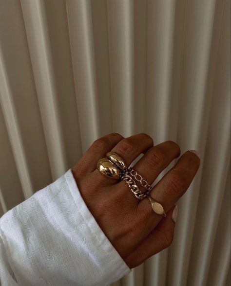 Aesthetic Rings, Gold Rings Stackable, Jewelry Tattoo, Fashion Accessories Jewelry, Art Of Living, Ring Collections, Jewelry Inspo, Stackable Rings, Stacking Rings