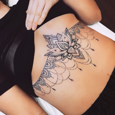 Underboob Tattoo Designs, Stomach Tattoos Women, Cowgirl Tattoos, Rib Tattoos For Women, Belly Tattoos, Tattoos For Women Flowers, Chest Tattoos For Women, Chest Piece Tattoos, Geniale Tattoos