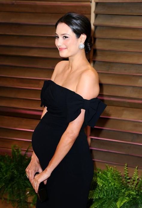 Pregnant Formal Dress Evening Gowns, Maternity Formal Dress Special Occasions, Pregnant Black Tie Dress, Black Tie Wedding Guest Dress Pregnant, Emma Hemming, Maternity Red Carpet, Pregnancy Party Dress, Pregnant Wedding Guest Outfit, Maternity Party Dress