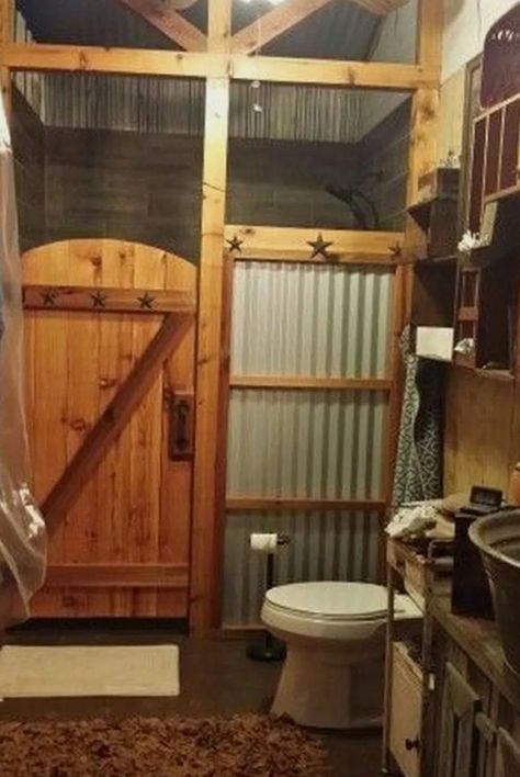 Rustic Bathroom Design, Western Bathrooms, Barn Bathroom, Cabin Bathrooms, Rustic Bathroom Designs, Decorating Bathroom, Casa Country, Rustic Bathroom Decor, Rv Interior