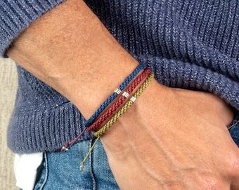 Handmade Bracelets For Men, Colombian Jewelry, Mens Cords, Macrame Inspiration, Man Bracelet, Bracelets Men, Macrame Bracelet Patterns, Single Bracelet, Surfer Bracelets