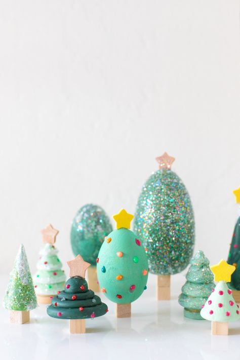 Diy Wooden Christmas Tree, Tiny Christmas Trees, Christmas Tree Forest, Christmas Tree Village, Christmas Forest, Homemade Christmas Decorations, Studio Diy, Wooden Christmas Tree, Navidad Diy