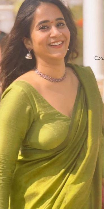 Deepti Sunaina Saree, Deepti Sunaina, Anaswara Rajan, Deepthi Sunaina, Indian Natural Beauty, Money Images, Hot Dresses Tight, Indian Goddess, Hot Women Dress