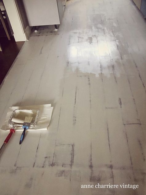 Painting hardwood floor Painted Wood Floors Ideas Bedrooms, Paint Wood Floors Ideas, White Wash Wood Floors, Painting Laminate Floors, White Painted Wood Floors, White Painted Floors, Painted Plywood Floors, Painted Wooden Floors, Painted Hardwood Floors