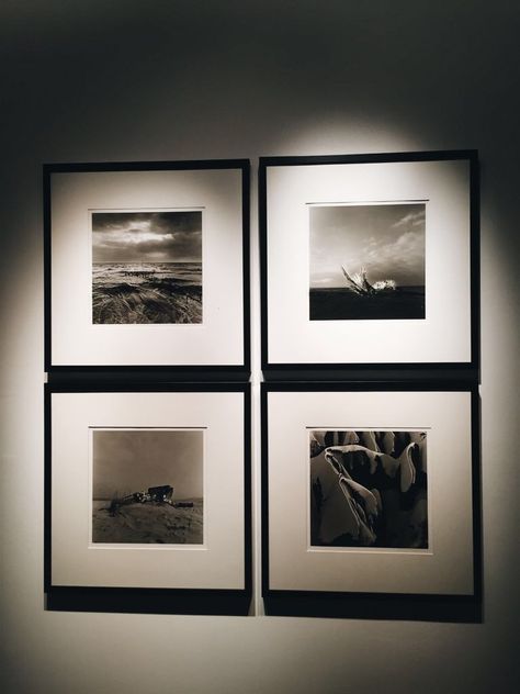 Gallery Wall Dark, Clean Pictures, Black Frames, Aesthetic Black, Mobile Photography, Black Aesthetic, Art Works, Photo Frame, Gallery Wall