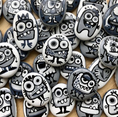 Black And White Rock Painting Ideas, Tiny Painted Rocks, Hand Painted Rocks Ideas, Halloween Birthday Party Favors, Monster Rocks, Halloween Birthday Party, Halloween Rocks, Stone Art Painting, Scary Monsters