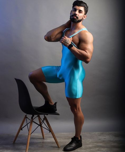 Athletic Wear Outfits, Gym Singlets, Bodybuilding Pictures, Gym Wear Men, Men Tips, Wrestling Singlet, Lycra Men, Men Sport Pants, Portrait Photography Men