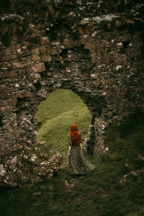 Leannan Sidhe, Ruins Photoshoot, Medieval Photography, Medieval Photoshoot, A River Enchanted, River Enchanted, Ethereal Places, Royal Core Aesthetic, Celtic Witch