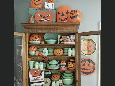 Jadeite Fall Decor, Decorate For Halloween, Spooky Spooky, Vintage Halloween Images, Fall Art Projects, Flea Market Decorating, The Rocky Horror Picture Show, Decorative Ideas, Halloween Decorating