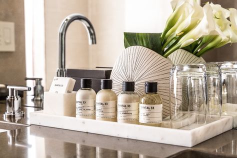 Suite bathroom amenities Bathroom Amenities, Luxury Hotel Bedroom, Hotel Toiletries, Contemporary Bathroom Lighting, Bathroom Accessories Luxury, Bathroom Inspiration Modern, Contemporary Bathroom Designs, Park Hyatt, Hotel Amenities