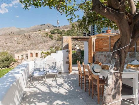 Crete House, North Greece, Patmos Greece, Beach Front House, Crete Hotels, Greece House, Studio House, Greek House, Vacation Activities