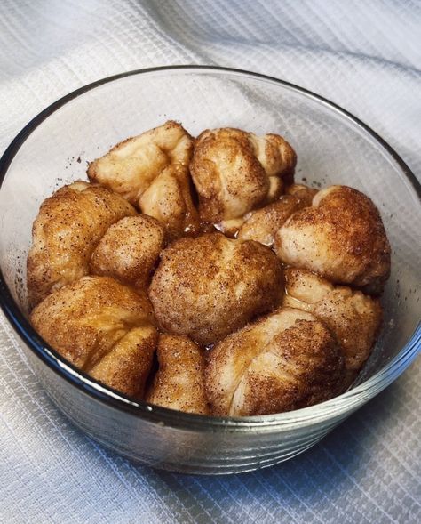 Single Serve Monkey Bread ~ Simple Dessert for One Pillsbury Monkey Bread, Easy Single Serve Desserts, Mug Cookie Recipes, Single Serve Dessert Recipes, Single Serve Breakfast, Dessert For One, Pillsbury Crescent Roll Recipes, Homemade Monkey Bread, Crescent Roll Dessert