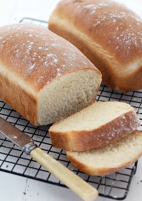 Learn how to make this easy, homemade white yeast bread, with lots of tips and step-by-step photos. Strawberry Rhubarb Bread, Rhubarb Bread Recipe, Easy White Bread, Loaf Bread Recipe, Rhubarb Bread, Beginners Bread Recipe, Quick Bread Recipes Easy, Recipes With Yeast, Homemade White Bread