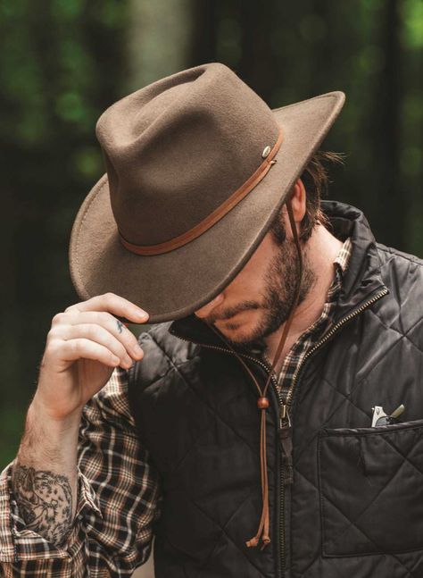 Scala y su colección de sombreros para el invierno del 2022 son un guiño de versatilidad pura - Male Fashion Trends Man Fits, Outfit Vaquero, Sombrero Cowboy, Hat Styles, Fall Outfits Men, Male Fashion Trends, Rugged Style, Outfits With Hats, Male Fashion