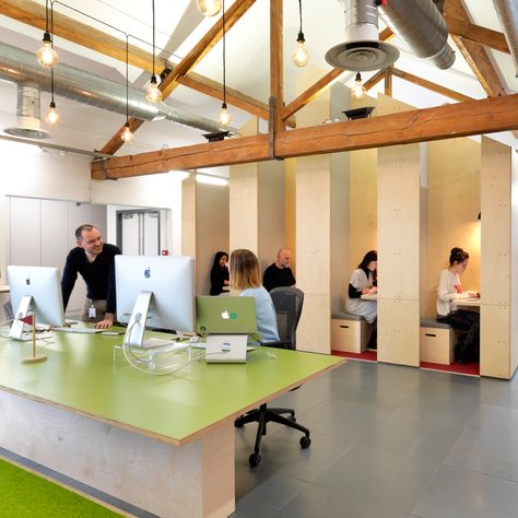 Airbnb Office, Coworking Design, Meeting Pods, Breakout Space, Office Design Trends, Design Color Trends, Study Cafe, Innovative Office, Collaborative Workspace