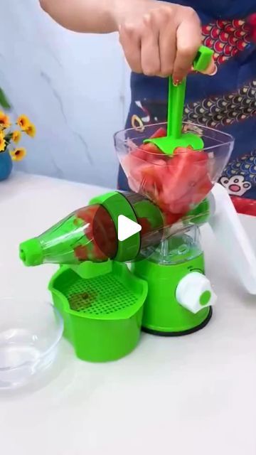 ViralGadgets Studio on Instagram: "Easy to squeeze out juice with this amazing tool! Say goodbye to messy hands and hello to fresh, delicious juice in seconds. Perfect for your kitchen and a must-have for every juice lover. Don't forget to like, follow, and share for more handy kitchen gadgets! #JuicingMadeEasy #KitchenEssentials #FreshJuice #LikeAndShare #FollowForMore" Hand Juicer, Manual Juicer, Juicer Machine, Fruit Juicer, New Technology Gadgets, Kitchen Gadgets Unique, Quick Recipes Snacks, Gadgets Kitchen Cooking, Play Kitchen