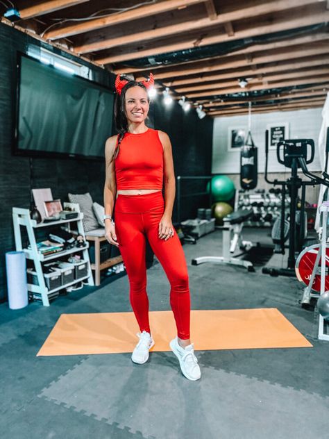 10 Easy Halloween Costumes for the Gym - STYLE IN SHAPE Halloween Costumes To Workout In, Halloween Gym Costume, Gym Costume Halloween, Gym Halloween Costume Ideas, Halloween Workout Costume Ideas, Workout Costume Ideas, Halloween Costumes For The Gym, Workout Halloween Costumes, Halloween Gym Outfit