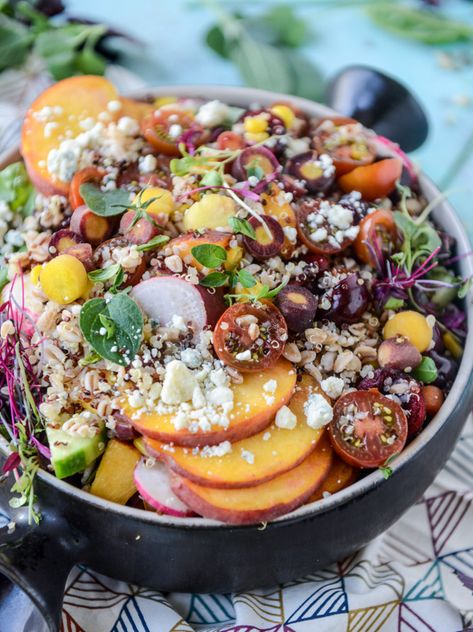 SUMMER GRAIN BOWLS. Grain Bowl Recipe, Salad With Quinoa, Getting Ready For School, Healthy Bowls Recipes, Summer August, Grain Bowls, Farro Salad, Grain Salad, Books Decor