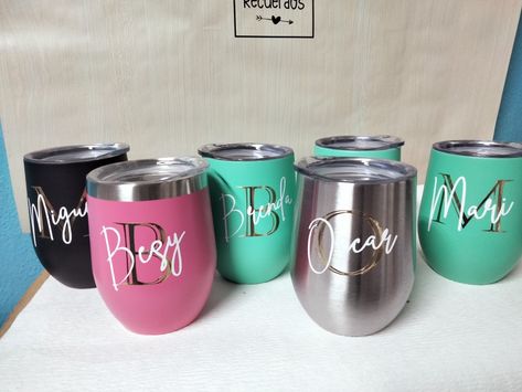 Vasos termicos whiskero personalizado Vaso Yeti, Silhouette Cameo, Gift Shop, Gifts For Mom, Projects To Try, Cricut, Baby Shower, Perfect Gift, Vinyl