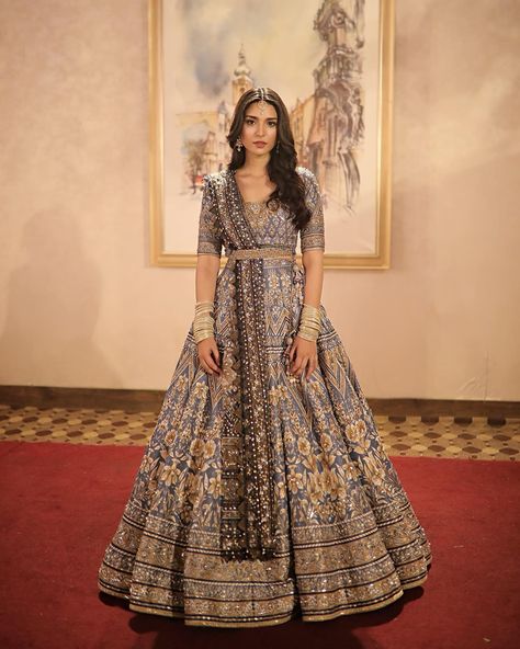 Walima Dress Party Wear, Lenga Design Pakistani, Lenhga Styles, Lenhga Design, Pakistan Lehenga, Ethnic Gowns Indian, Desi Wedding Dresses, Lehnga Dress, Latest Bridal Dresses