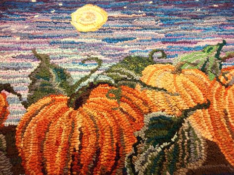 It's pumpkin time! Designed and hooked by Jennifer Martinsons Fall Rug Hooking Patterns, Wool Rug Hooking, Locker Hooking, Rug Hooking Designs, Hook Rugs, Primitive Rug Hooking, Punch Needle Rug, Primitive Rugs, Hand Hooked Rugs