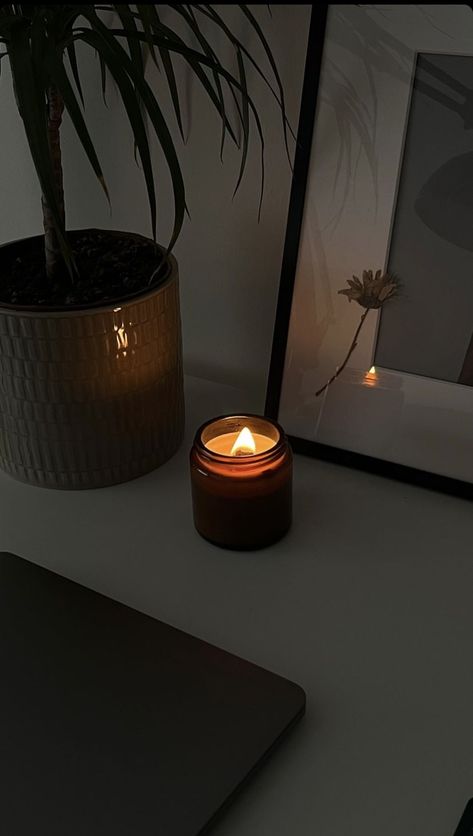 Aesthetic Candle Pictures, Scented Candles Aesthetic, Carcase Iphone, Massage Room Design, Pic Candle, Lights Aesthetic, Instagram Branding Design, Venomous Snakes, Splash Images