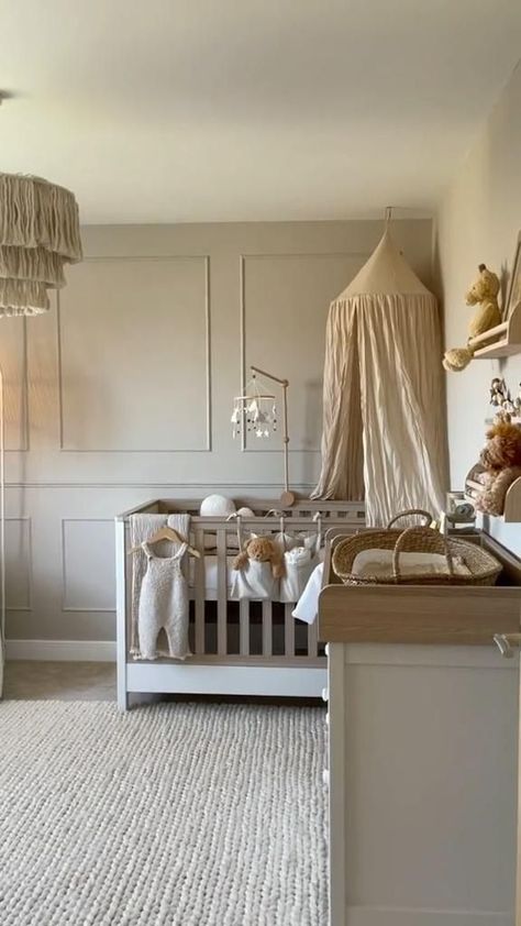 Nursery Panelling, Minimalist Baby Room, Modern Baby Room, Baby Room Closet, Nursery Bassinet, Newborn Room, Kids Rooms Inspo, Nursery Room Furniture, Baby Nursery Themes