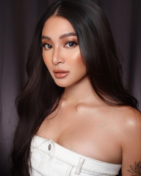 Nadine Lustre Makeup, Makeup Morena, Morena Makeup, Makeup Inspo Natural, Metro Style, Graduation Makeup, Nadine Lustre, Makeup Tutorial For Beginners, Diy Beauty Hacks