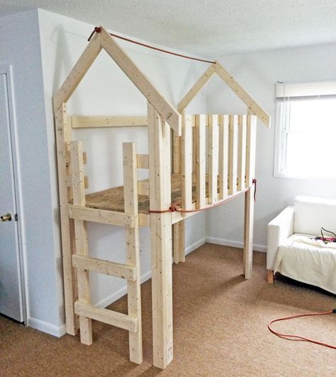 indoor playhouse diy 2x4 Playhouse Loft, Playhouse Diy, Indoor Playhouse, Diy Kids Furniture, Diy Playhouse, Build A Playhouse, Kids' Furniture, Toy Room, Diy House Projects