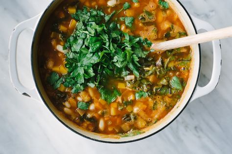 This gluten free winter minestrone soup recipe is packed with healthy, nutritious vegetables but is still rich and indulgent. It's naturally gluten free, vegetarian optional, and completely addictive. I dare you to eat just one bowl! #minestrone #soup #healthyrecipes #stew #glutenfree #vegetarian #dinner #winter Bean And Veggie Soup, Ikaria Greece, Blue Zones Recipes, Black Eyed Peas Recipe, Longevity Diet, Vegan Stew, Pea Recipes, Blue Zone, Veggie Soup