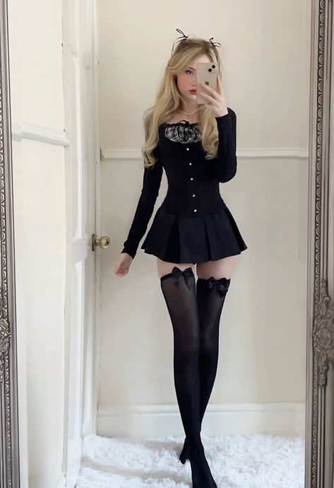 Halloween Costumes 2022, Round Of Applause, Stockings Outfit, Alt Outfits, Halloween This Year, Creative Halloween Costumes, Hot Outfits, Kawaii Clothes, Cute Skirts