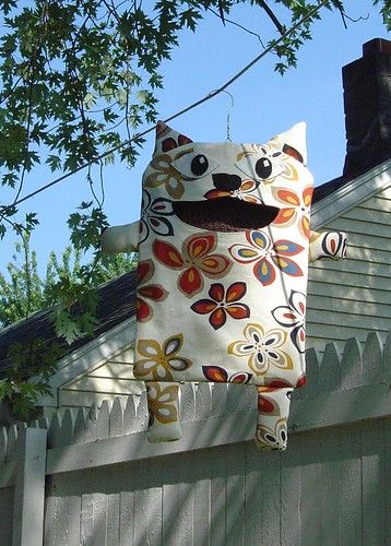 Easy Yarn Crafts, Clothespin Bag, Peg Bag, Creation Couture, Cat Crafts, Fabric Projects, Sewing Gifts, Fabric Bags, Yarn Crafts